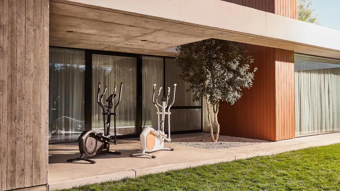 Self-Powered and Connected, E-Connected & Kinomap Compatible Cross Trainer EL540